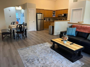 Park View Paradise - Big, Bright, Modern, Fully Stocked